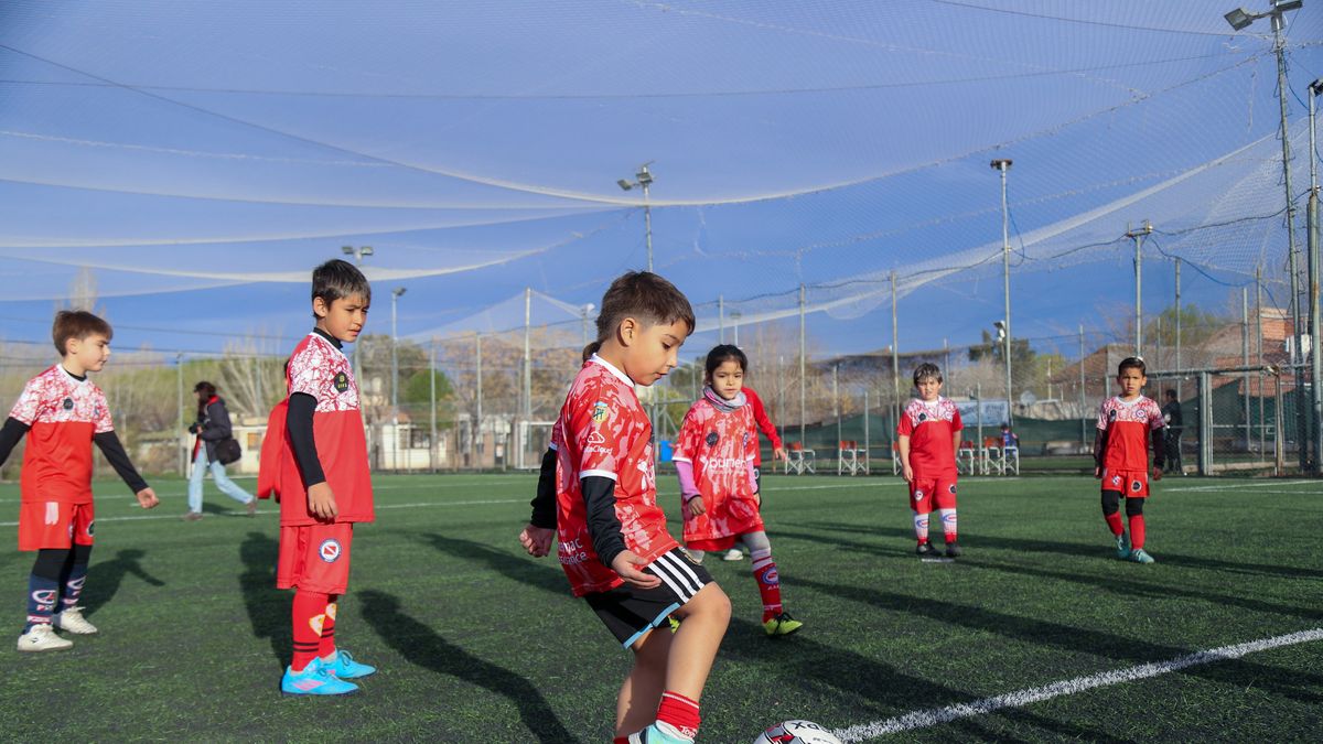 Club Deportivo UAI Urquiza  Club deportivo, Dibujos de futbol, Futbol  argentino