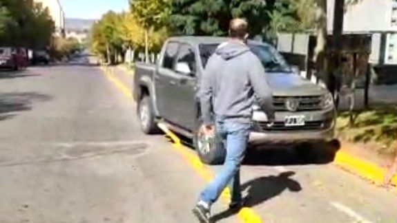 Fue agredido por grabar a dos personas que destruían una bicisenda