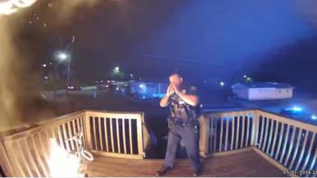 El agente que se convirtió en héroe fue felicitado por el Departamento de Policía de Chattanooga. El agente que se convirtió en héroe fue felicitado por el Departamento de Policía de Chattanooga.