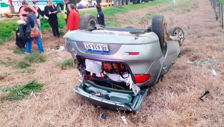 Una familia de Neuquén se accidentó en la Ruta Nacional 5