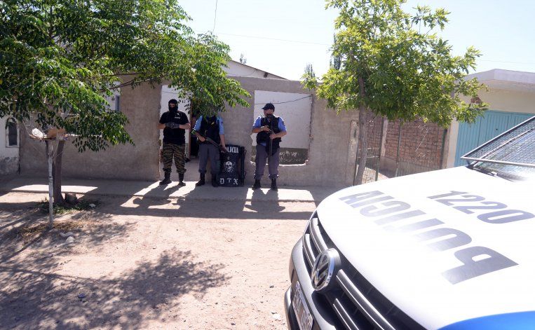 Allanan la casa ocupada por un hombre de 70 años: secuestran cocaína y dinero en efectivo