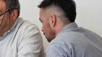 Un policía que obligó a un detenido a transferirle una Toyota Hilux deberá cumplir 6 años de prisión. Un policía que obligó a un detenido a transferirle una Toyota Hilux deberá cumplir 6 años de prisión.