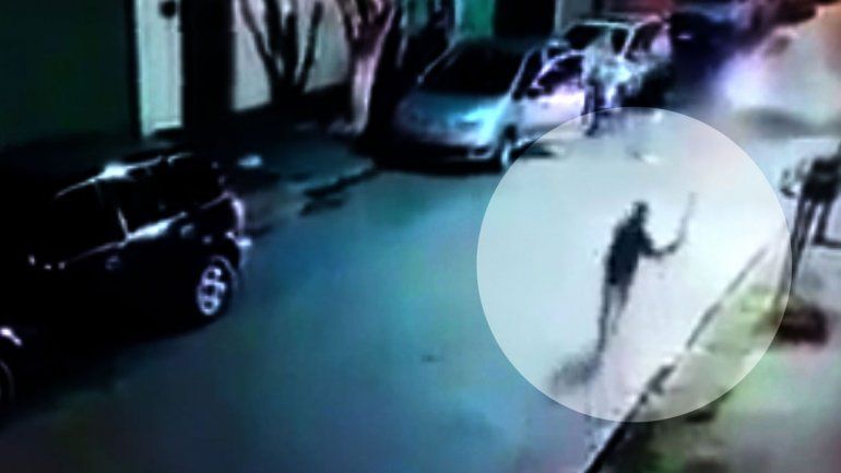 La reacción fue tan valiente como riesgosa: un ladrón tenía un revólver.