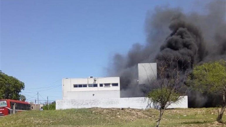 Policías hicieron un asado y se quemaron 77 motos