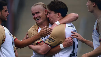 Un australiano marcó el primer gol y primer doblete del año. Un australiano marcó el primer gol y primer doblete del año.