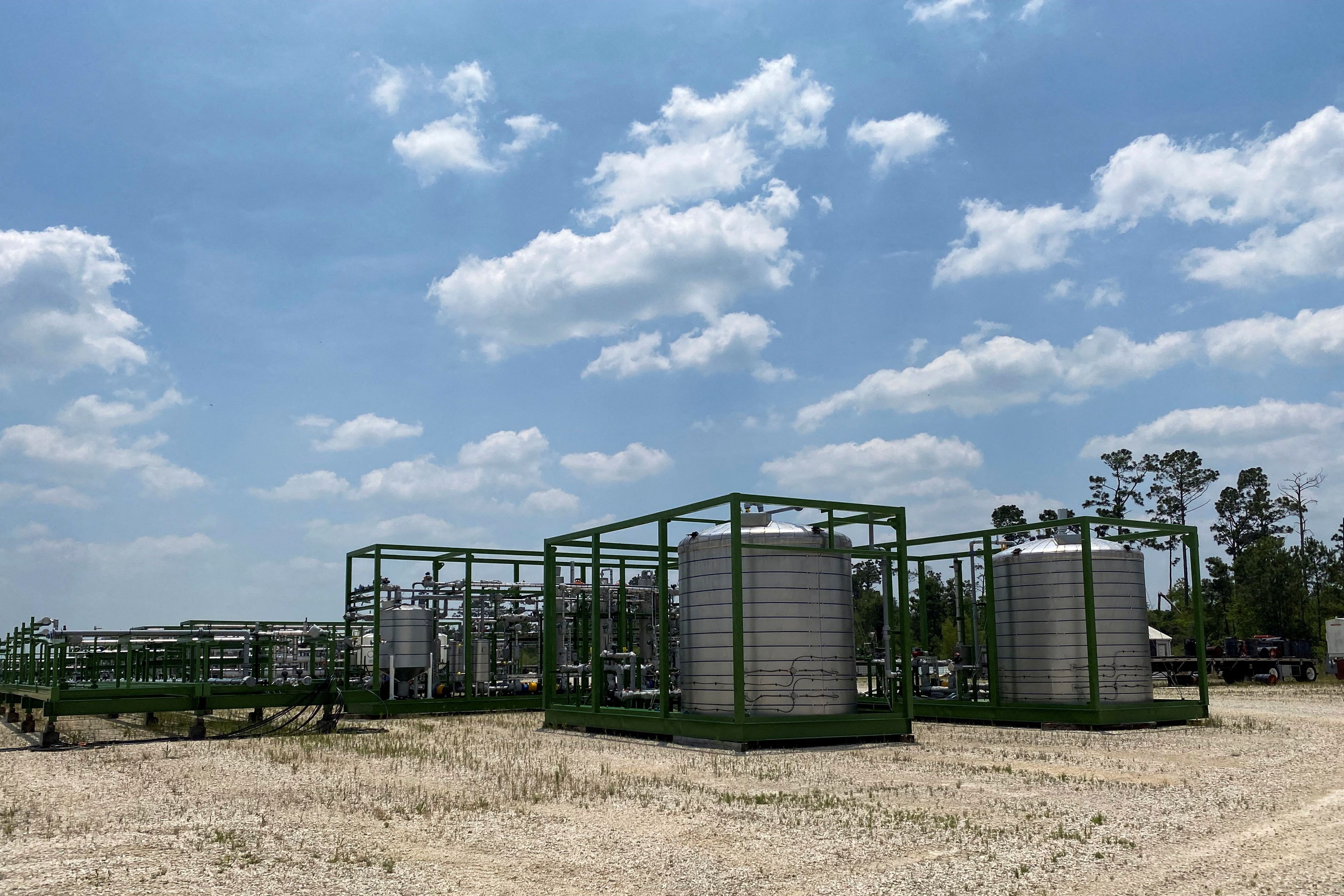 FOTO DE ARCHIVO: Una planta portátil y totalmente automatizada de extracción directa de litio propiedad de International Battery Metals es vista en Lake Charles, Luisiana, Estados Unidos.