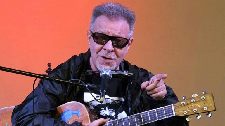 León Gieco eligió salir del país con giras por América, en medio de un clima que limitaba el trabajo artístico y la expresión. León Gieco eligió salir del país con giras por América, en medio de un clima que limitaba el trabajo artístico y la expresión.