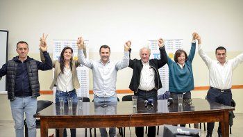 El kirchnerismo neuquino dio una conferencia de prensa en Sejun para anunciar el claro triunfo en la provincia.