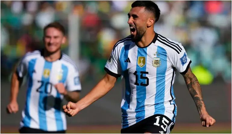 Nicolás González jugando con la Scaloneta Nicolás González jugando con la Scaloneta