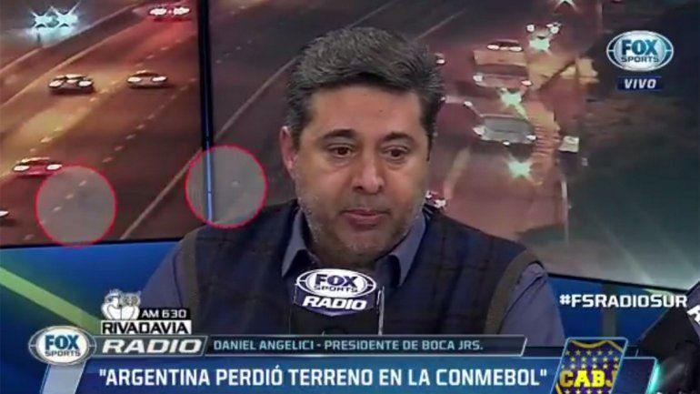 Entrevistaban a Angelici y de fondo se veía un robo en vivo