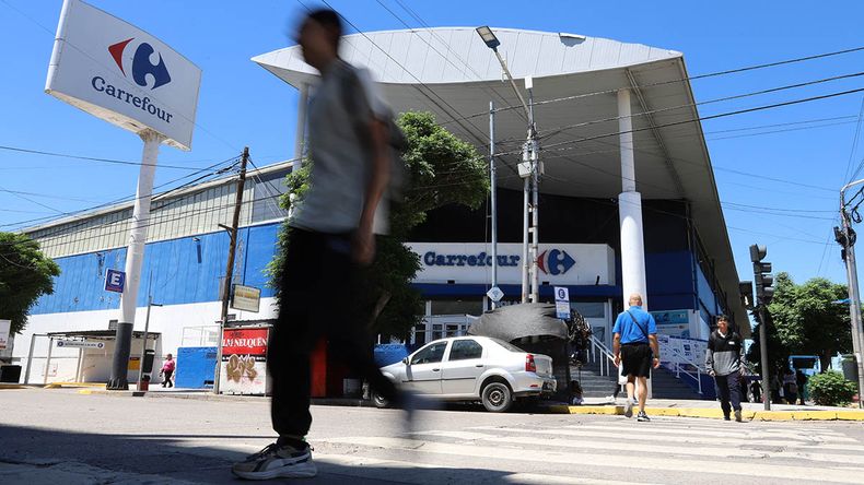 Cómo avanza la investigación por el intento de robo en el Carrefour | LM Neuquen Cómo avanza la investigación por el intento de robo en el Carrefour