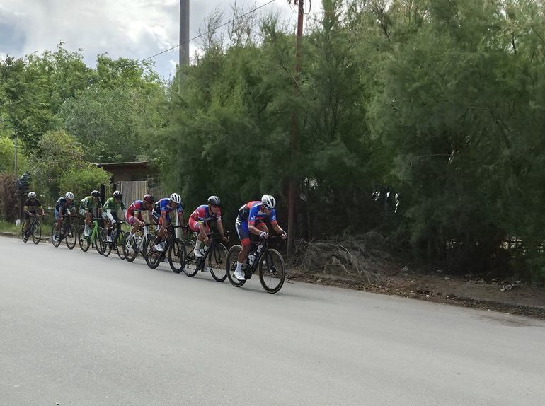 Marcada por el clima, arrancó una nueva edición de la Vuelta al Valle