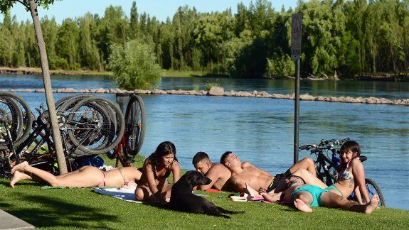 Estalló la temporada con gambetas al protocolo en Neuquén