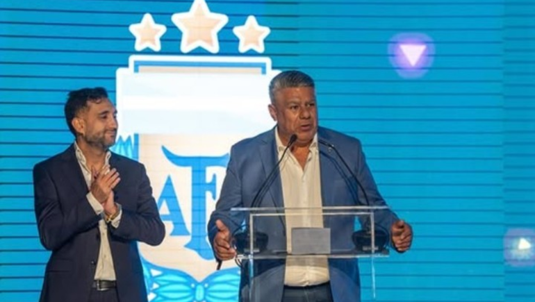 Investigan millonarios movimientos de monotributistas a una financiera vinculada al Chiqui Tapia