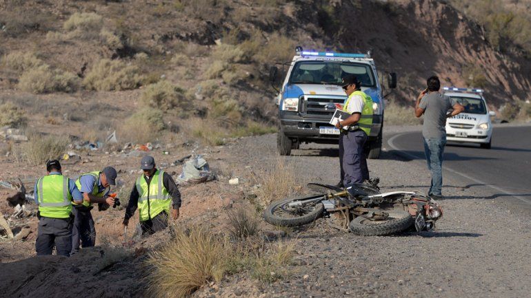 El hombre terminó dentro de un zanjón a la vera de la calle.