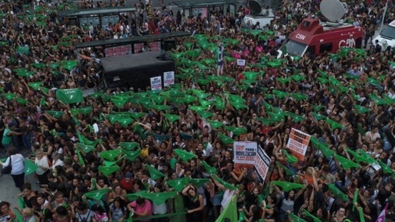 Quieren que el debate por el aborto sea tratado en los secundarios