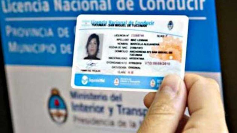 Los trámites para obtener el registro nacional de conducir son tediosos y muy largos. Se necesita toda una mañana para completarlos. Los trámites para obtener el registro nacional de conducir son tediosos y muy largos. Se necesita toda una mañana para completarlos.