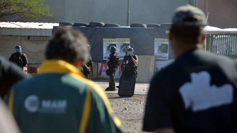 La Justicia dijo que había orden de desalojo y la policía la cumplió: analizan las filmaciones