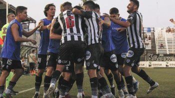 Cipo viene de dejar en el camino a Ferro de Pico.
