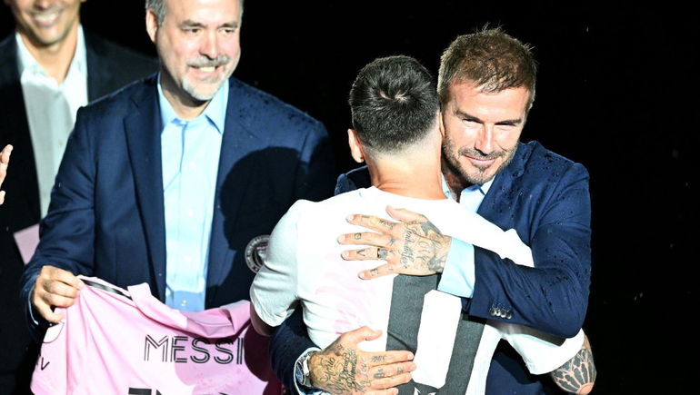 Lionel Messi y el abrazo con David Beckam, clave para su llegada al Inter Miami. Lionel Messi y el abrazo con David Beckam, clave para su llegada al Inter Miami.