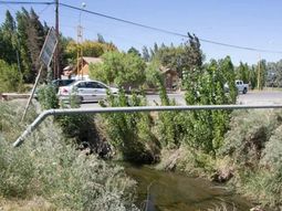 La mujer fue sorprendida por un sujeto desnudo a plena luz del día. La mujer fue sorprendida por un sujeto desnudo a plena luz del día.