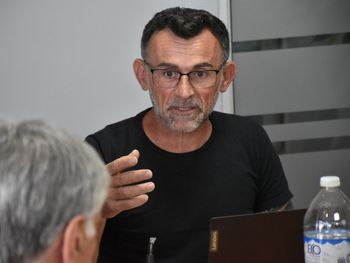 Tecnología en el aire: El plan de la Federación de Productores busca implementar el uso de drones para esparcir feromonas líquidas y combatir la carpocapsa de forma eficiente. Tecnología en el aire: El plan de la Federación de Productores busca implementar el uso de drones para esparcir feromonas líquidas y combatir la carpocapsa de forma eficiente.