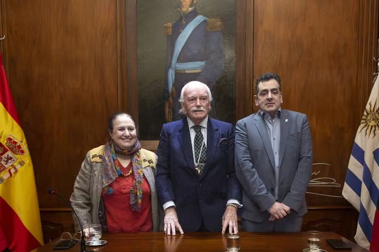 Liliana Barela, Claudio Morales Gorleri y Leonardo Cifelli en agosto de 2024, en el Instituto Nacional Sanmartiniano. Liliana Barela, Claudio Morales Gorleri y Leonardo Cifelli en agosto de 2024, en el Instituto Nacional Sanmartiniano.