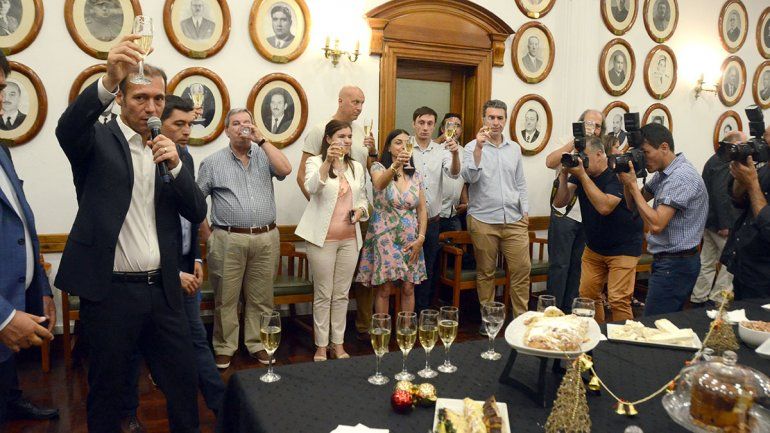 Gutiérrez brindó con periodistas y pidió más libertad de expresión