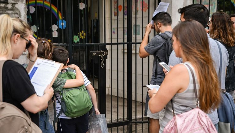 El colegio Instituto Formar Futuro A-565 cerró de forma abrupta tras cobrar matrículas 2026 y dejó a casi 300 familias sin vacante.