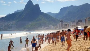 las polemicas prohibiciones que quieren aplicar en las playas de rio de janeiro las polemicas prohibiciones que quieren aplicar en las playas de rio de janeiro