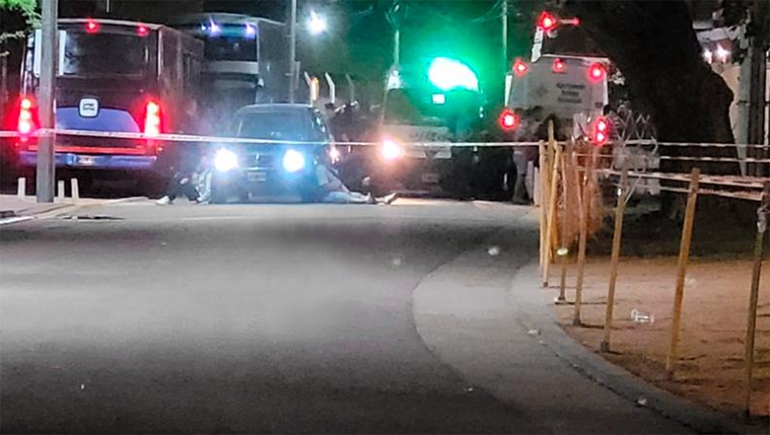 Asesinan con una botella cortada a un adolescente en la salida de un boliche