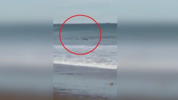 Dramático rescate: dos chicas eran arrastradas por las olas