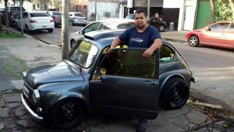 Dos motochorros lo cruzaron y