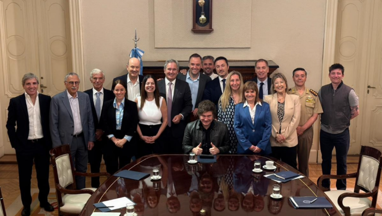 La reunión marcó el debut en este tipo de encuentros de Manuel Adorni en su rol de jefe de Gabinete.