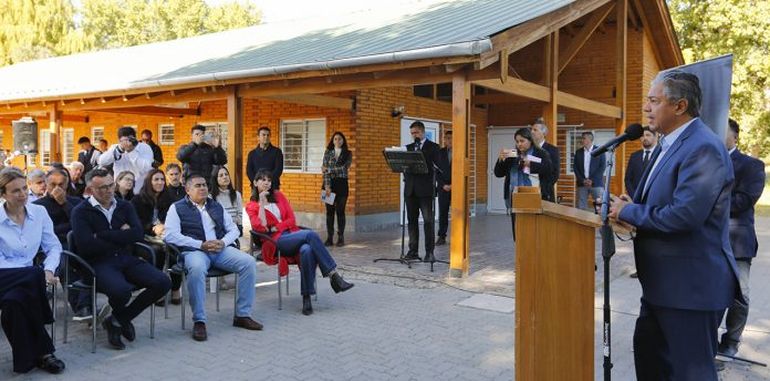 Rolando Figueroa, gobernador de Neuquén en un acto en el Ente Compensador Agrícola en Centenario. Rolando Figueroa, gobernador de Neuquén en un acto en el Ente Compensador Agrícola en Centenario.