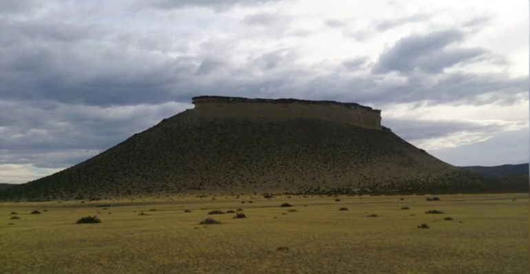 La peculiar forma del Pan de Azúcar de Santa Cruz, que lo diferencian de sus homónimos de Córdoba, Piriápolis o Río de Janeiro. La peculiar forma del Pan de Azúcar de Santa Cruz, que lo diferencian de sus homónimos de Córdoba, Piriápolis o Río de Janeiro.