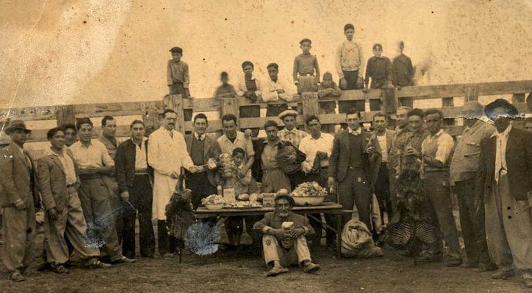Empleados del matadero, a principios del siglo pasado. Empleados del matadero, a principios del siglo pasado.