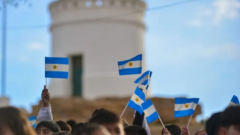 La promesa a la Bandera en Chos Malal. 