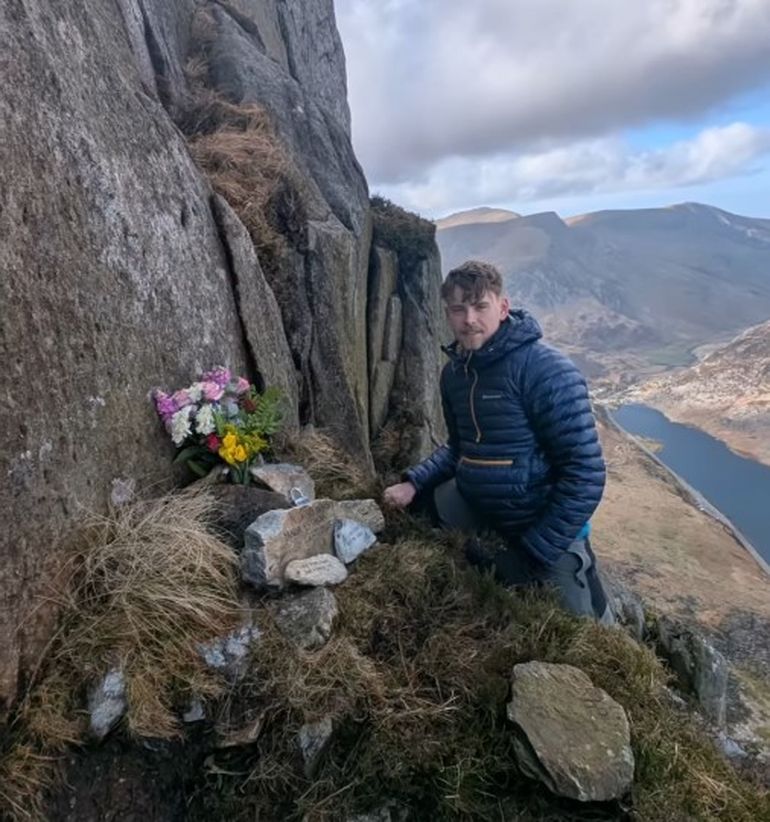 Los compañeros de la influencer que murió en un terrible accidente en un monte de Gales le dedicaron sentidos mensajes en redes. Los compañeros de la influencer que murió en un terrible accidente en un monte de Gales le dedicaron sentidos mensajes en redes.