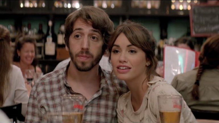 Con las celebrities en las sábanas. Lali y Piroyansky se ponen en la piel de una pareja sacudida por la tentación de la farándula. &nbsp;