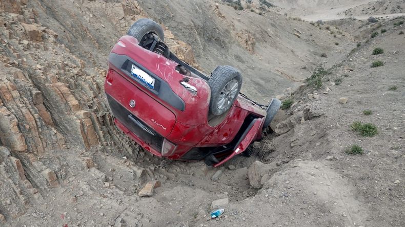 Misterio en Chos Malal. Una mujer volcó y desapareció.&nbsp;