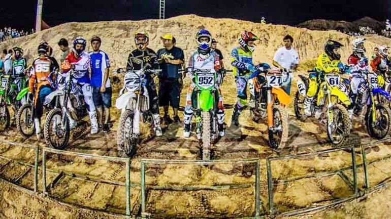 El Supercross de Verano es un evento que convoca a unas cinco mil personas por carrera. Comienza el próximo jueves en el circuito La Barda.&nbsp;