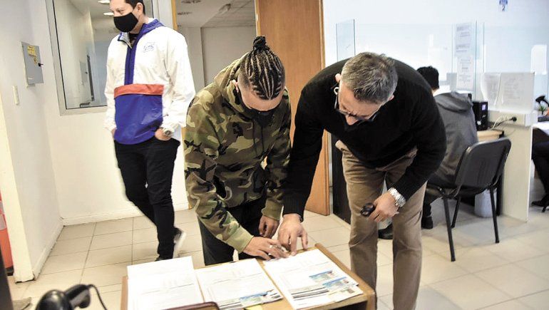 Entregaron los 15 primeros carnets renovados online