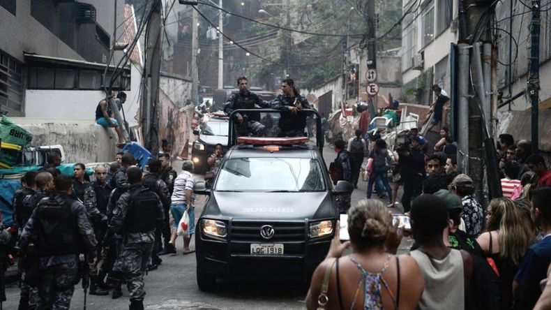 Fatal enfrentamiento en Río de Janeiro: al menos siete muertos en un operativo policial en favelas