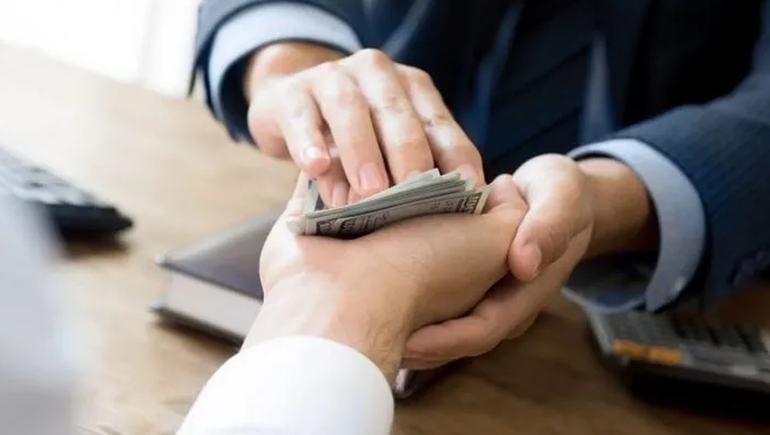 Una opción es comprar dólares e invertirlos en los bonos Bopreal Una opción es comprar dólares e invertirlos en los bonos Bopreal