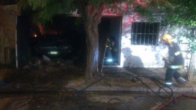 Asesinó a su familia e incendió la casa para borrar la evidencia