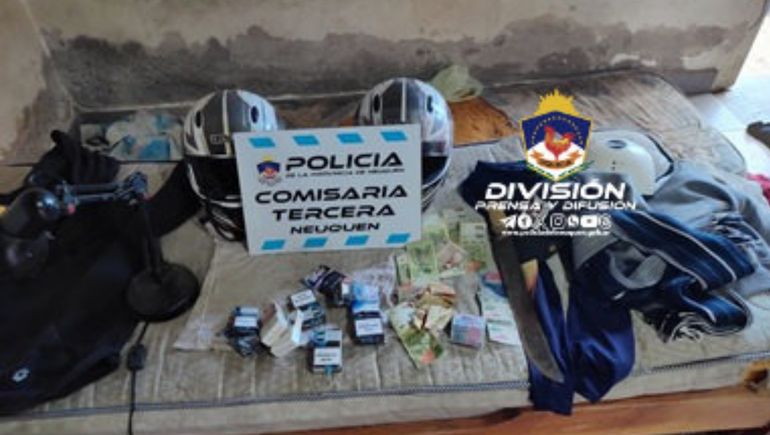 Amenazaron y robaron a una comerciante pero fueron delatados por los vecinos