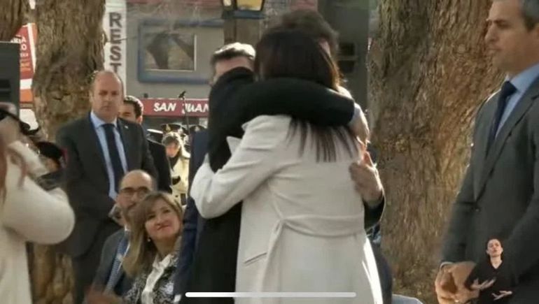 Sandra Pettovello se abraza con Milei en San Juan Sandra Pettovello se abraza con Milei en San Juan