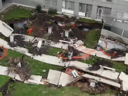 El derrumbe fue del techo del estacionamiento y provocó la evacuación de 300 vecinos. El derrumbe fue del techo del estacionamiento y provocó la evacuación de 300 vecinos.