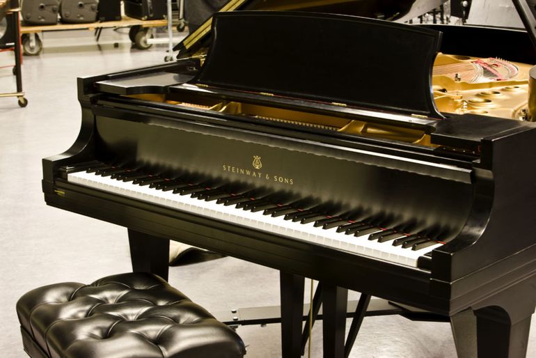Mucha de la música vanguardista de Piazzolla fue compuesta originalmente en el piano Steinway cuarto de cola que consiguió con el apoyo del Fondo Nacional de las Artes en 1965.